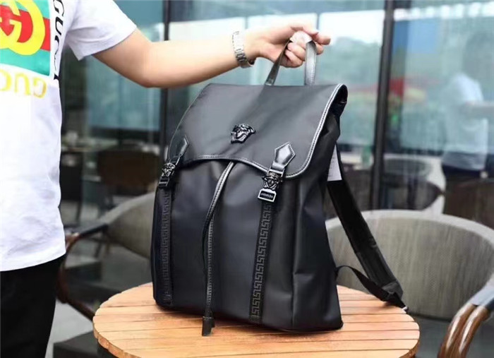 型號：00023-1黑扣範思哲Versace專櫃同步原單背包雙肩包蛇妖杜美莎書包￥1680.00的图片-高仿範思哲包包Versace