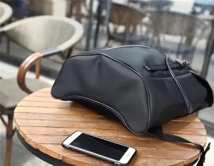 型號：00023-1黑扣範思哲Versace專櫃同步原單背包雙肩包蛇妖杜美莎書包￥1680.00的图片-高仿範思哲包包Versace