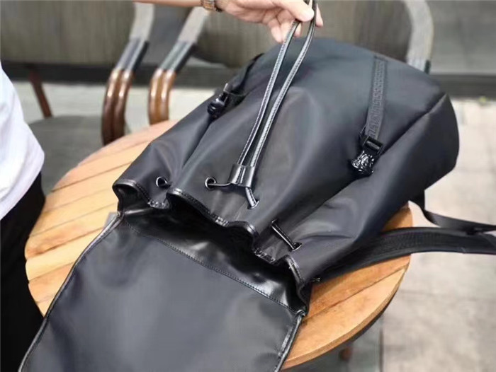 型號：00023-1黑扣範思哲Versace專櫃同步原單背包雙肩包蛇妖杜美莎書包￥1680.00的图片-高仿範思哲包包Versace