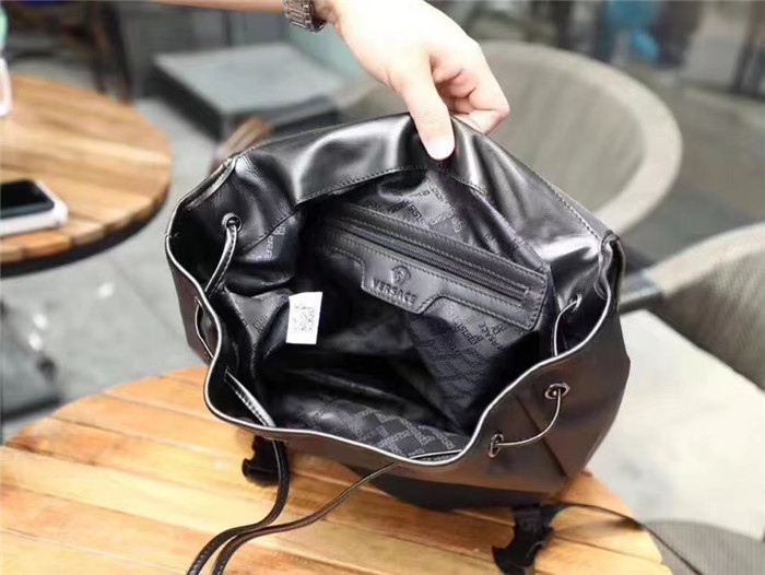 型號：00023-1黑扣範思哲Versace專櫃同步原單背包雙肩包蛇妖杜美莎書包￥1680.00的图片-高仿範思哲包包Versace