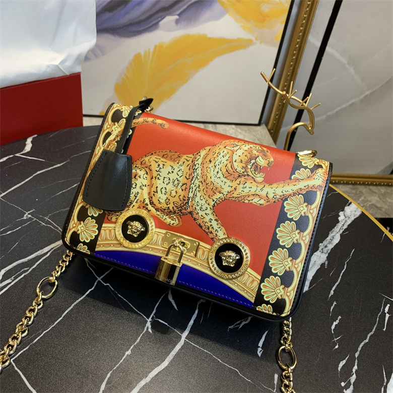 一比一高仿Versace/範思哲 新秋冬單間女包￥1880.00的图片-高仿範思哲包包Versace