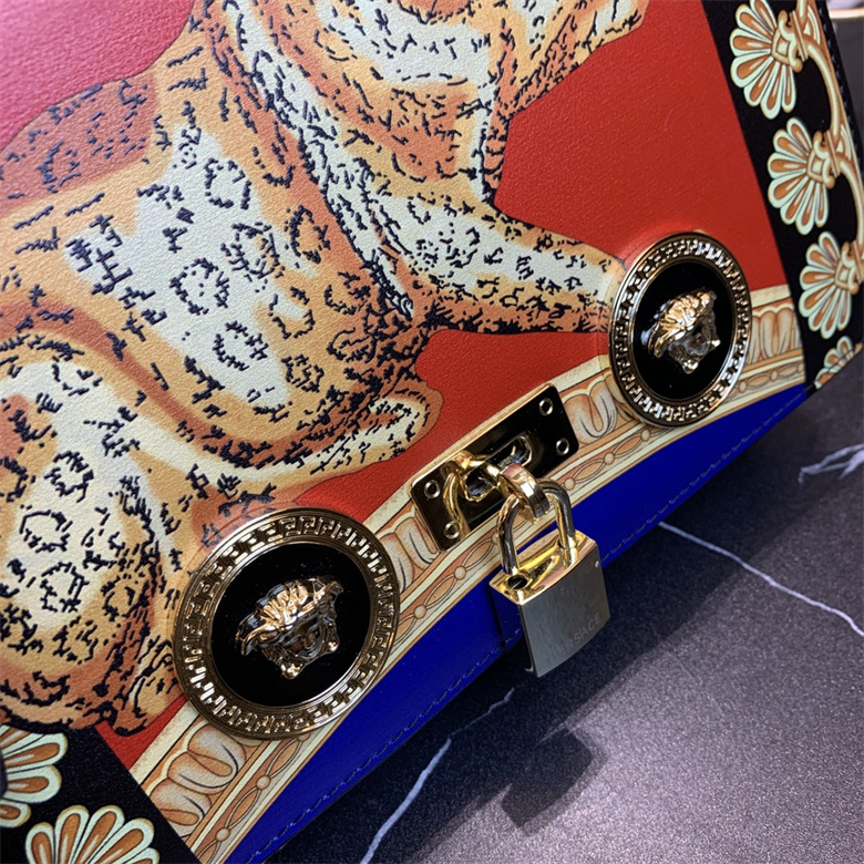 一比一高仿Versace/範思哲 新秋冬單間女包￥1880.00的图片-高仿範思哲包包Versace