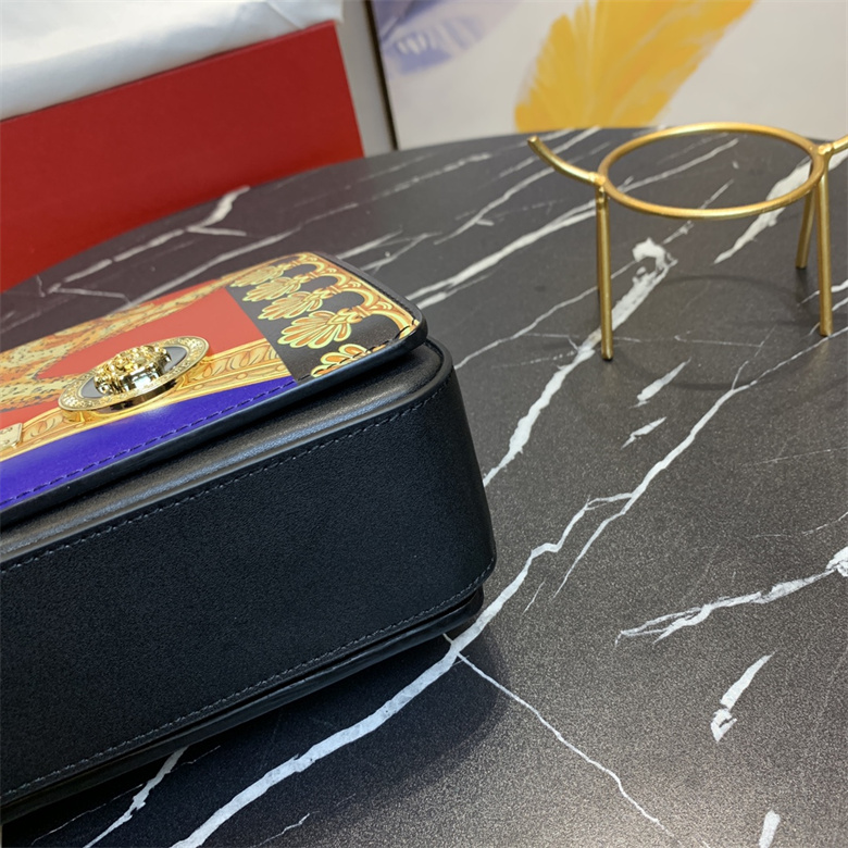 一比一高仿Versace/範思哲 新秋冬單間女包￥1880.00的图片-高仿範思哲包包Versace
