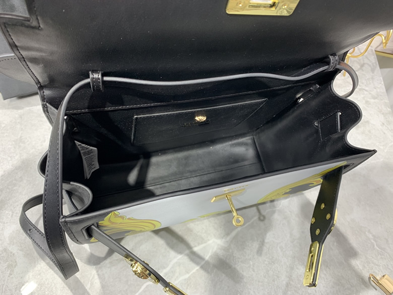 一比一高仿範思哲背包lcon手袋風格經典￥1980.00的图片-高仿範思哲包包Versace