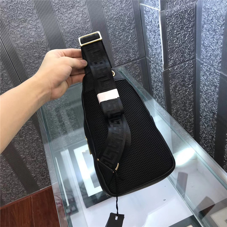 一比一復刻versace範思哲 新款男士胸包￥1480.00的图片-高仿範思哲包包Versace