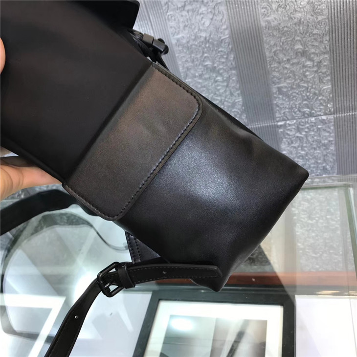 versace範思哲 新款男士雙肩包一比一精仿￥1980.00的图片-高仿範思哲包包Versace