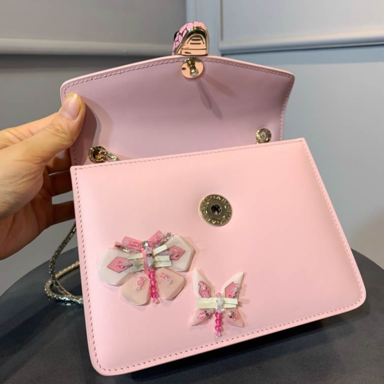 原單寶格麗Serpenti Forever蝴蝶玫瑰粉/瑪瑙白綠/瑪瑙白粉邊邊斜挎包61879￥1960.00的图片-高仿寶格麗包包Bulgari