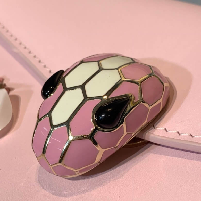 原單寶格麗Serpenti Forever蝴蝶玫瑰粉/瑪瑙白綠/瑪瑙白粉邊邊斜挎包61879￥1960.00的图片-高仿寶格麗包包Bulgari