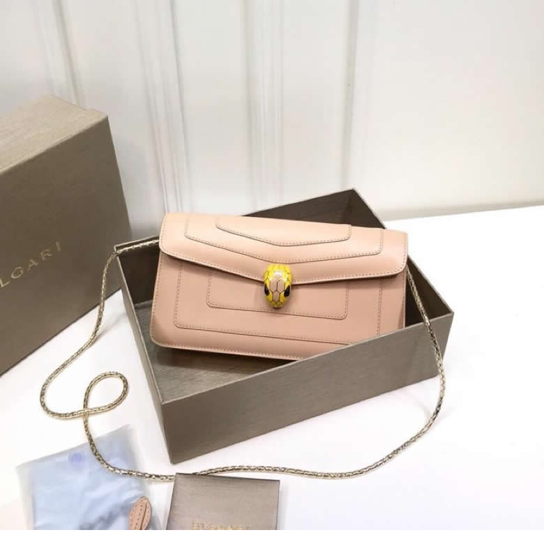 25cm原單寶格麗Serpenti 琺瑯單層蛇頭包 B286167粉/白/黃￥1980.00的图片-高仿寶格麗包包Bulgari