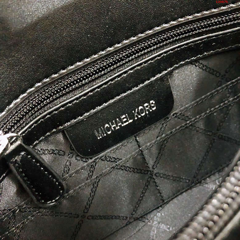 原單寶格麗Bvlgari五金點綴serpenti黑色和白色琺瑯淺金鍍金蛇首形搭扣雙眼鑲嵌孔雀綠石單肩斜挎B283558￥1980.00的图片-高仿寶格麗包包Bulgari