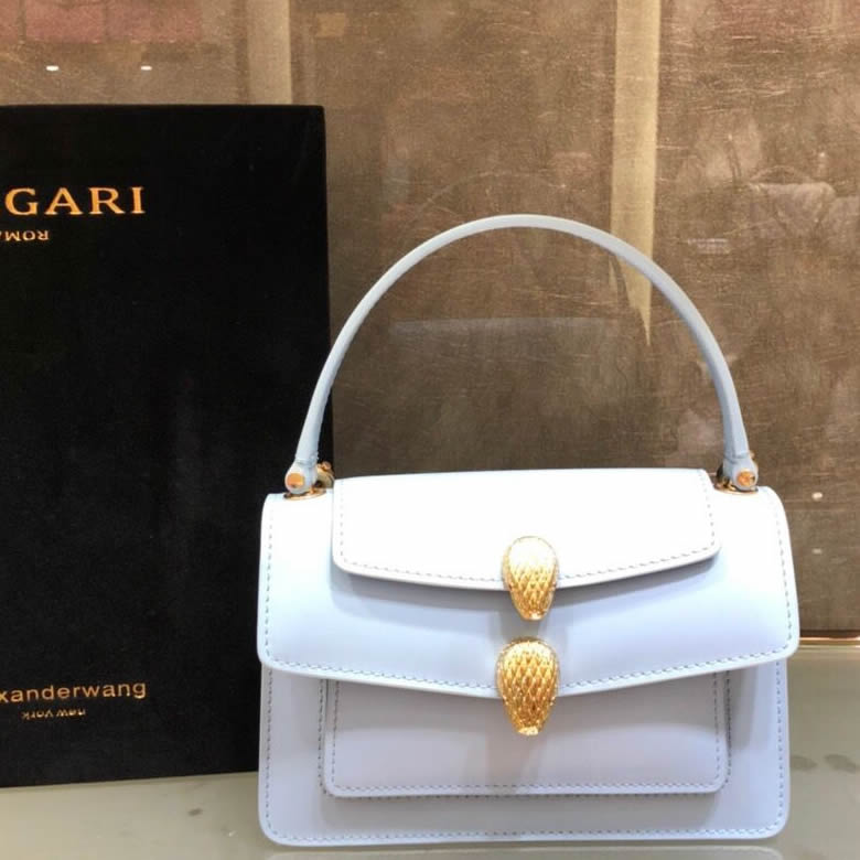 原單寶格麗Serpenti雙蛇首搭扣搭配迷人的紅色琺瑯蛇眼手提包288737淡藍￥2480.00的图片-高仿寶格麗包包Bulgari