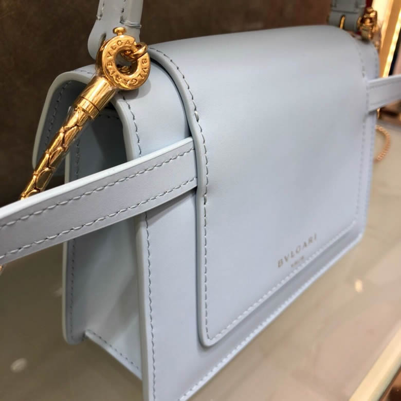 原單寶格麗Serpenti雙蛇首搭扣搭配迷人的紅色琺瑯蛇眼手提包288737淡藍￥2480.00的图片-高仿寶格麗包包Bulgari