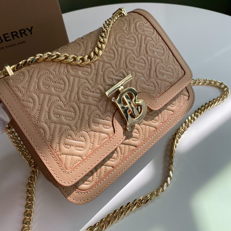 高仿Burberry巴寶莉羔羊皮材質TB 專屬標識鎖扣包￥1980.00的图片-高仿博柏利包包Burberry巴寶莉、高仿博柏利女包Burberry巴寶莉