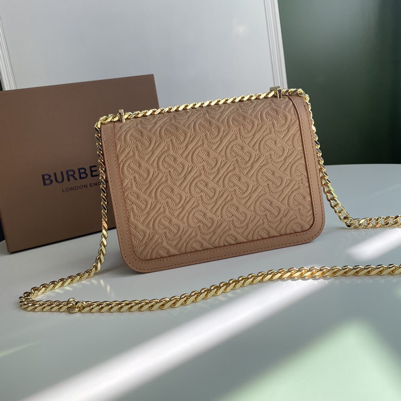 高仿Burberry巴寶莉羔羊皮材質TB 專屬標識鎖扣包￥1980.00的图片-高仿博柏利包包Burberry巴寶莉、高仿博柏利女包Burberry巴寶莉