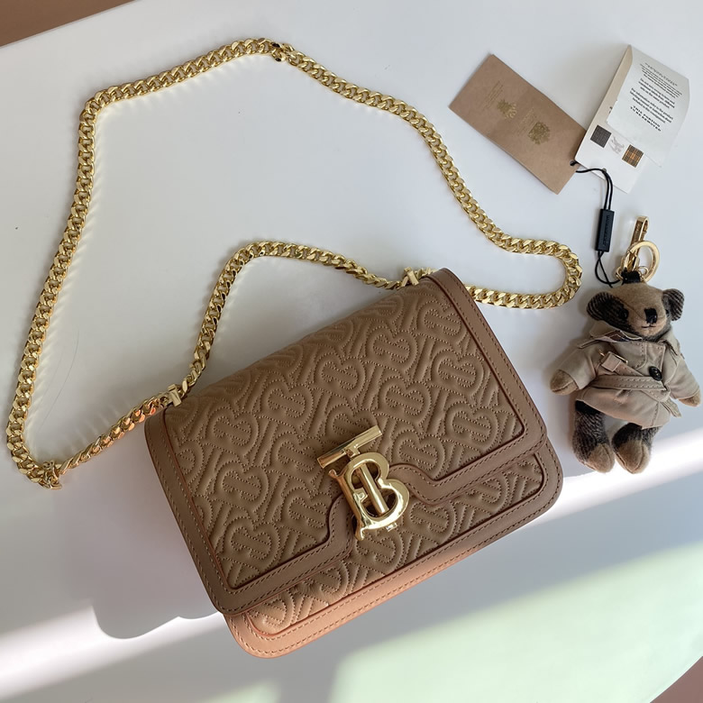 高仿Burberry巴寶莉羔羊皮材質TB 專屬標識鎖扣包￥1980.00的图片-高仿博柏利包包Burberry巴寶莉、高仿博柏利女包Burberry巴寶莉