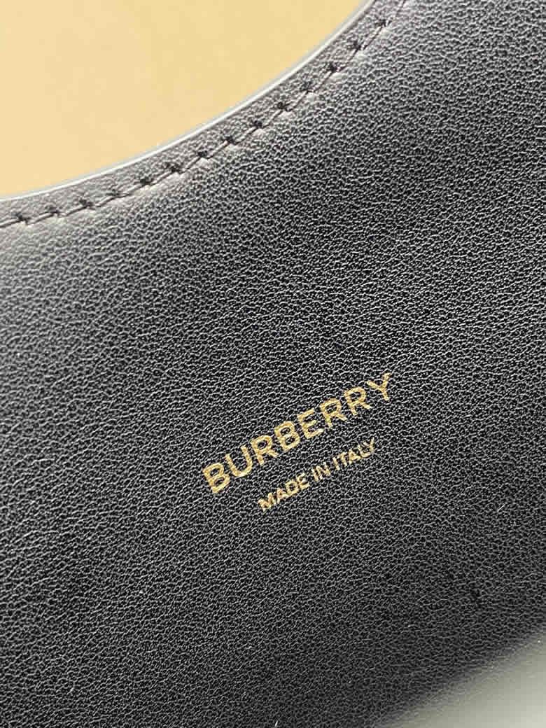 高仿Burberry巴寶莉鞣制緝明線皮革水桶包￥1980.00的图片-高仿博柏利包包Burberry巴寶莉、高仿博柏利女包Burberry巴寶莉