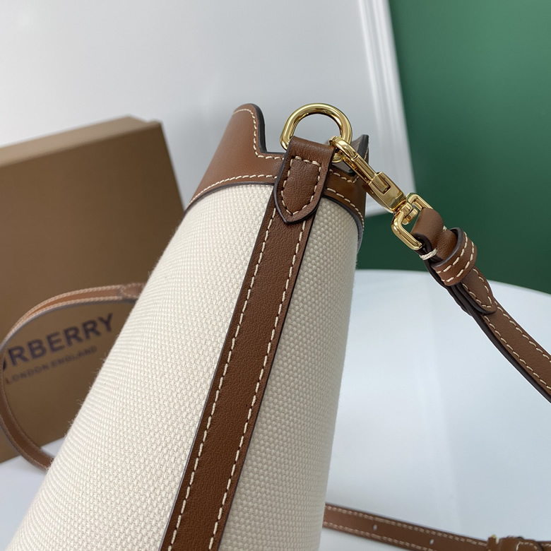 精仿Burberry巴寶莉Bucket Pocket小號水桶包￥1680.00的图片-高仿博柏利包包Burberry巴寶莉、高仿博柏利女包Burberry巴寶莉