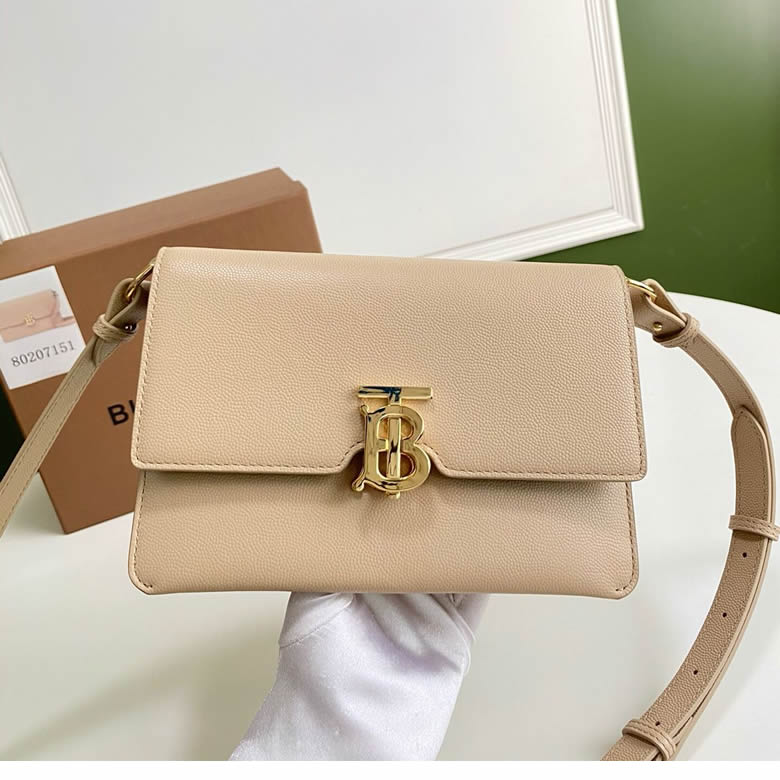 Burberry巴寶莉 最新TB繫列風琴信封包杏色￥1480.00的图片-高仿博柏利包包Burberry巴寶莉、高仿博柏利女包Burberry巴寶莉