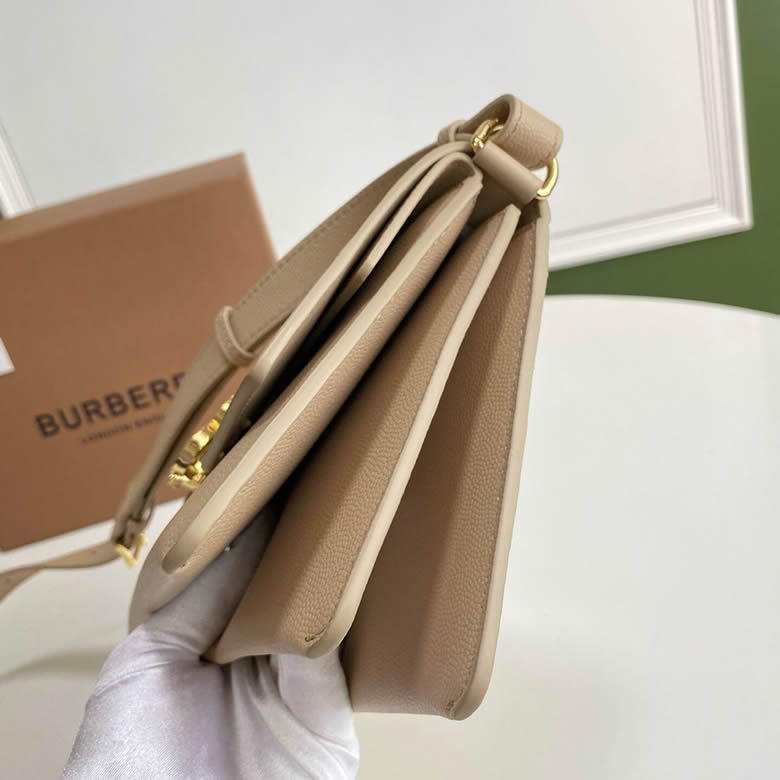 Burberry巴寶莉 最新TB繫列風琴信封包杏色￥1480.00的图片-高仿博柏利包包Burberry巴寶莉、高仿博柏利女包Burberry巴寶莉