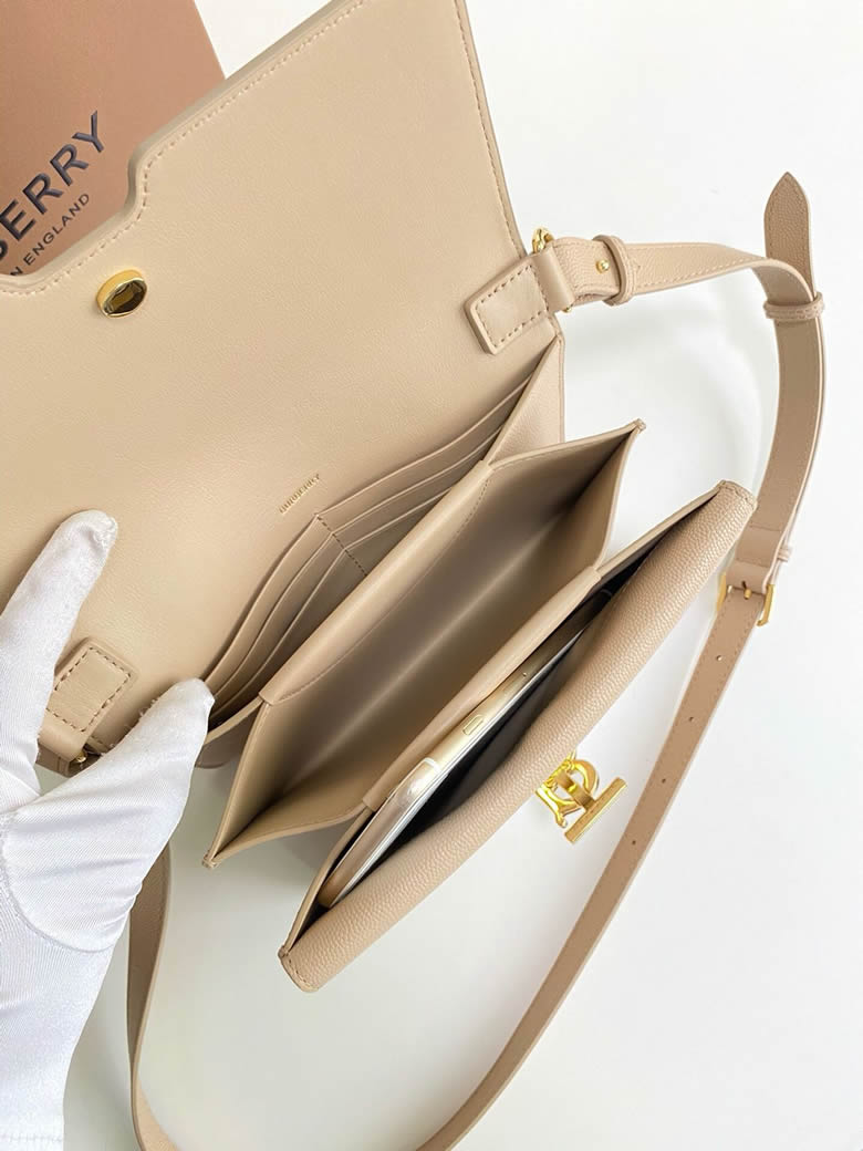 Burberry巴寶莉 最新TB繫列風琴信封包杏色￥1480.00的图片-高仿博柏利包包Burberry巴寶莉、高仿博柏利女包Burberry巴寶莉