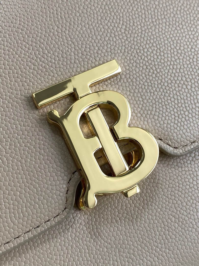 Burberry巴寶莉 最新TB繫列風琴信封包杏色￥1480.00的图片-高仿博柏利包包Burberry巴寶莉、高仿博柏利女包Burberry巴寶莉