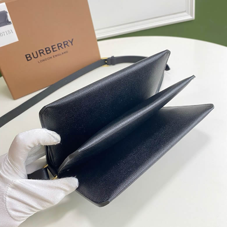 Burberry巴寶莉 最新TB繫列風琴信封包黑色￥980.00的图片-高仿博柏利包包Burberry巴寶莉、高仿博柏利女包Burberry巴寶莉