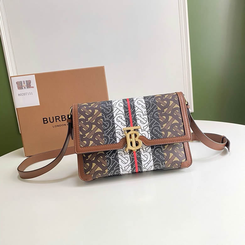 Burberry女包巴寶莉 最新TB繫列風琴信封包￥1480.00