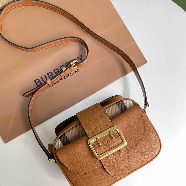 Burberry原單巴寶莉粒紋皮革新品The Buckle搭扣包6102￥1480.00的图片-高仿博柏利包包Burberry巴寶莉、高仿博柏利女包Burberry巴寶莉