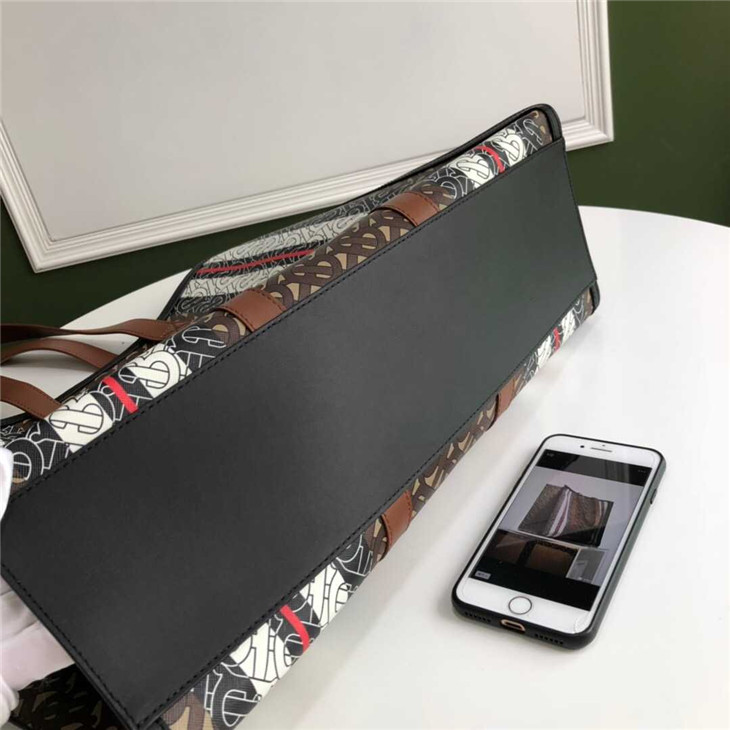 精仿Burberry巴寶莉條紋環保帆佈托特包80183611￥1880.00的图片-高仿博柏利包包Burberry巴寶莉、高仿博柏利女包Burberry巴寶莉