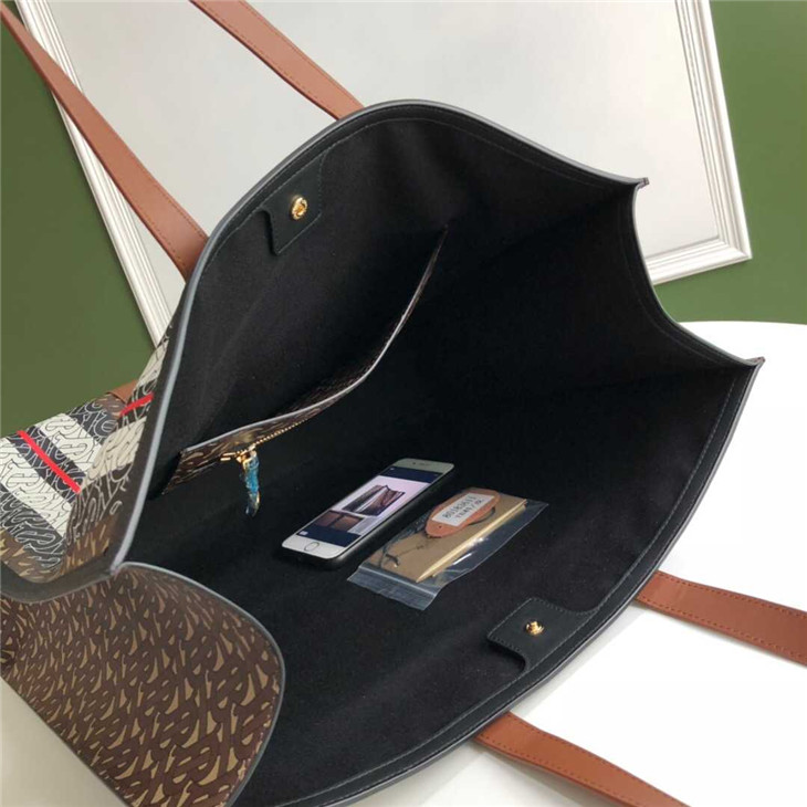 精仿Burberry巴寶莉條紋環保帆佈托特包80183611￥1880.00的图片-高仿博柏利包包Burberry巴寶莉、高仿博柏利女包Burberry巴寶莉