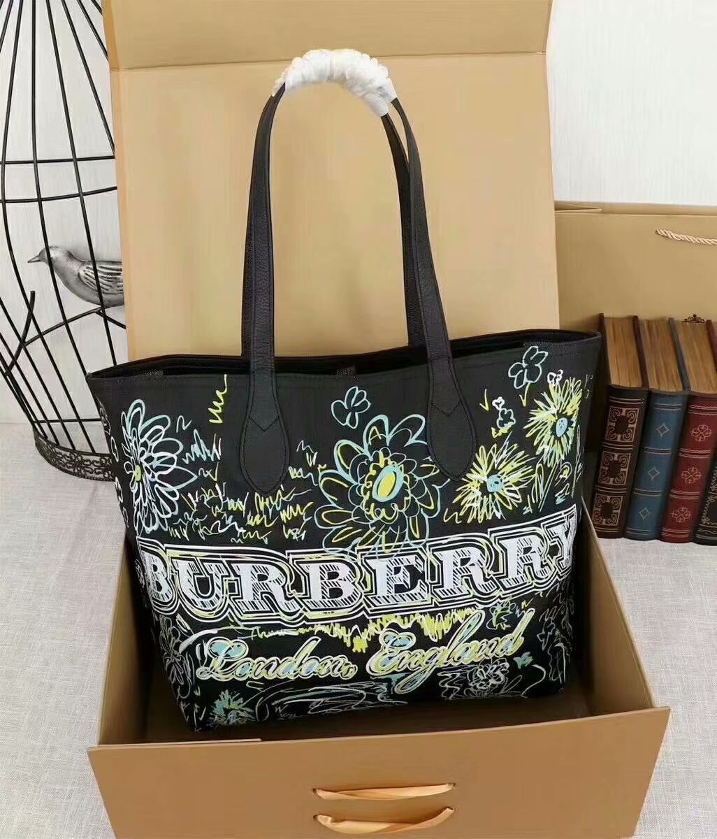 4801 Burberry 頂級原單品質 超輕時尚雙面購物袋 塗鴉圖案￥1480.00