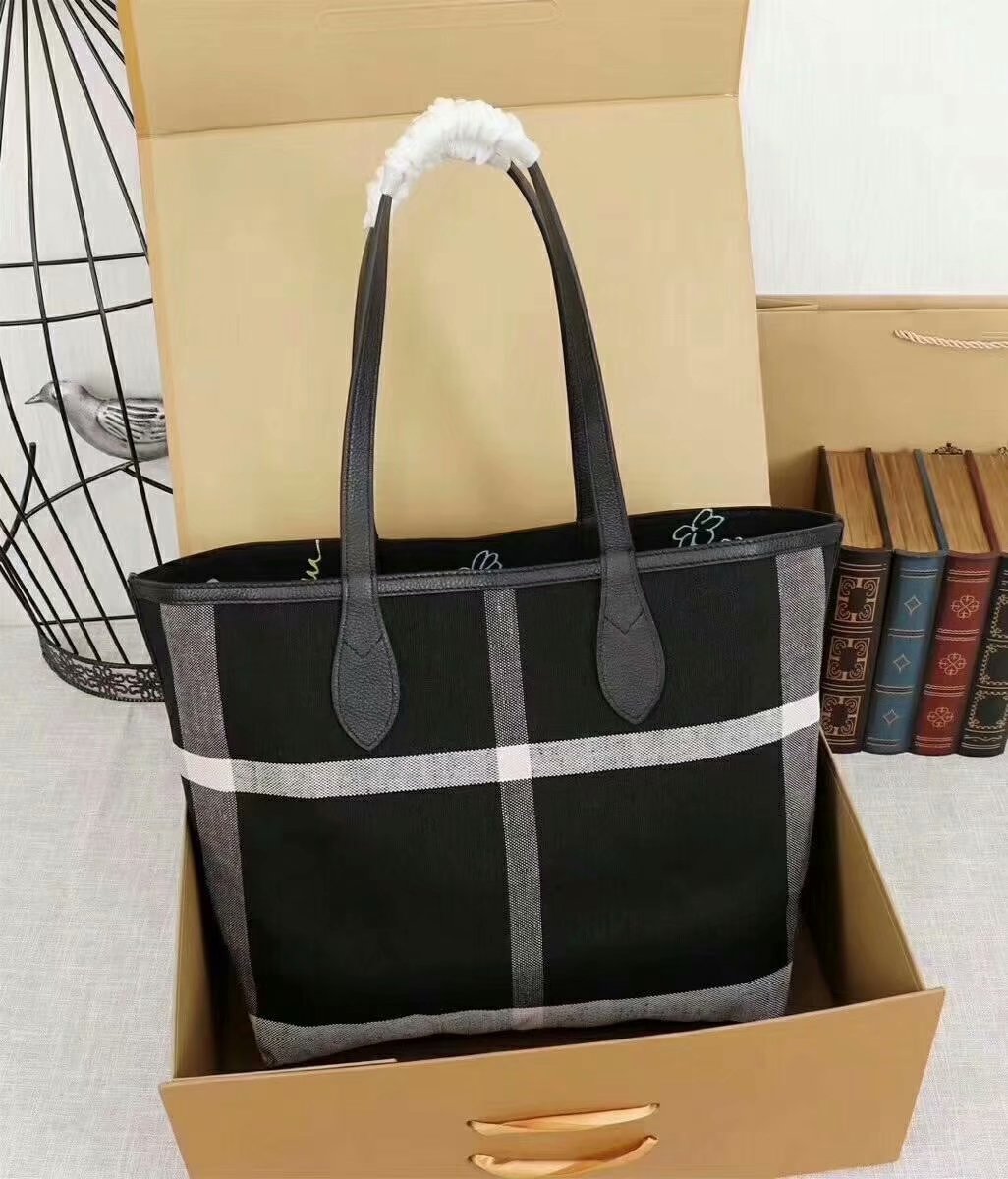 4801 Burberry 頂級原單品質 超輕時尚雙面購物袋 塗鴉圖案￥1480.00的图片-高仿博柏利包包Burberry巴寶莉、高仿博柏利女包Burberry巴寶莉