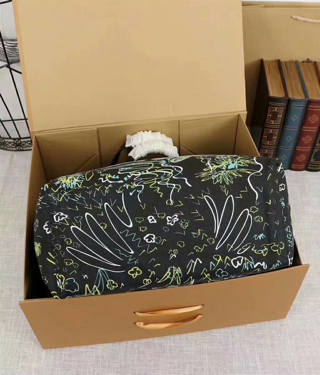 4801 Burberry 頂級原單品質 超輕時尚雙面購物袋 塗鴉圖案￥1480.00的图片-高仿博柏利包包Burberry巴寶莉、高仿博柏利女包Burberry巴寶莉