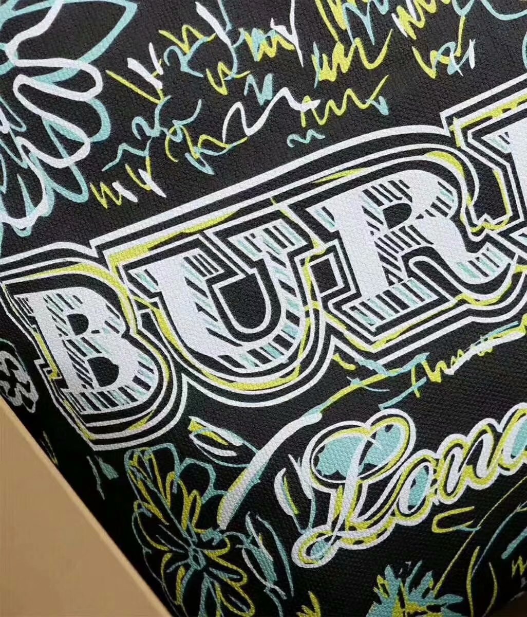 4801 Burberry 頂級原單品質 超輕時尚雙面購物袋 塗鴉圖案￥1480.00的图片-高仿博柏利包包Burberry巴寶莉、高仿博柏利女包Burberry巴寶莉