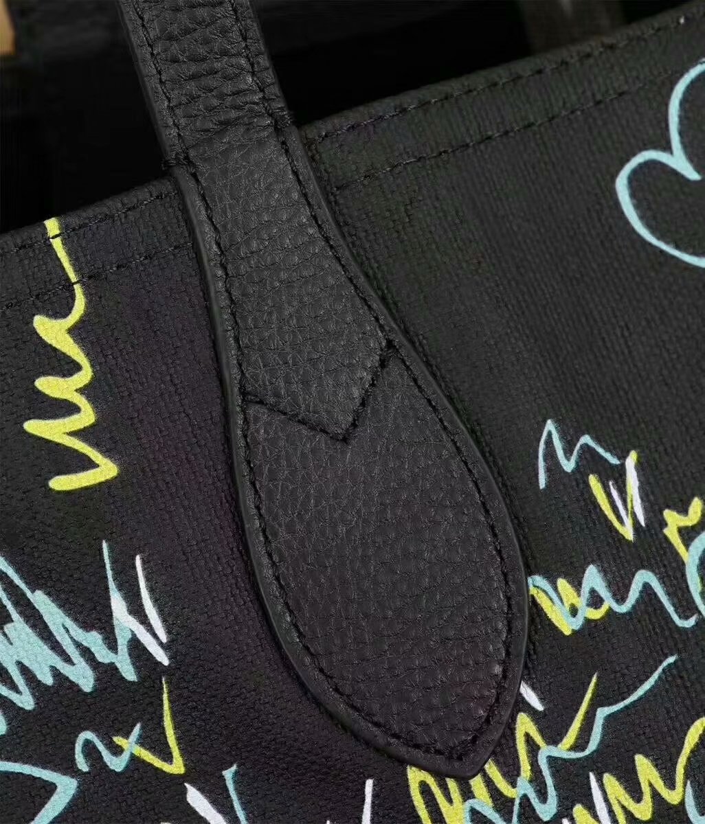 4801 Burberry 頂級原單品質 超輕時尚雙面購物袋 塗鴉圖案￥1480.00的图片-高仿博柏利包包Burberry巴寶莉、高仿博柏利女包Burberry巴寶莉