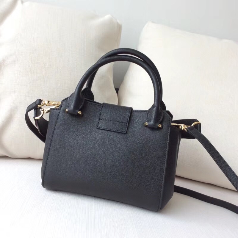 Burberry巴寶莉 專櫃新款 小號 翻蓋金屬帶扣 手提肩背包 黑色￥1880.00的图片-高仿博柏利包包Burberry巴寶莉、高仿博柏利女包Burberry巴寶莉