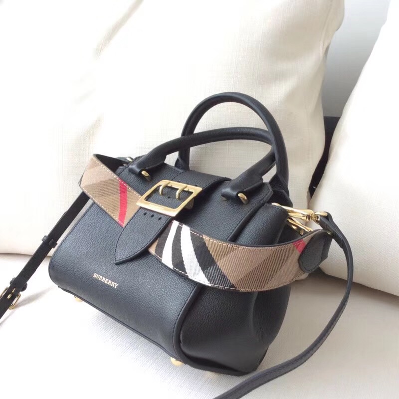 Burberry巴寶莉 專櫃新款 小號 翻蓋金屬帶扣 手提肩背包 黑色￥1880.00的图片-高仿博柏利包包Burberry巴寶莉、高仿博柏利女包Burberry巴寶莉