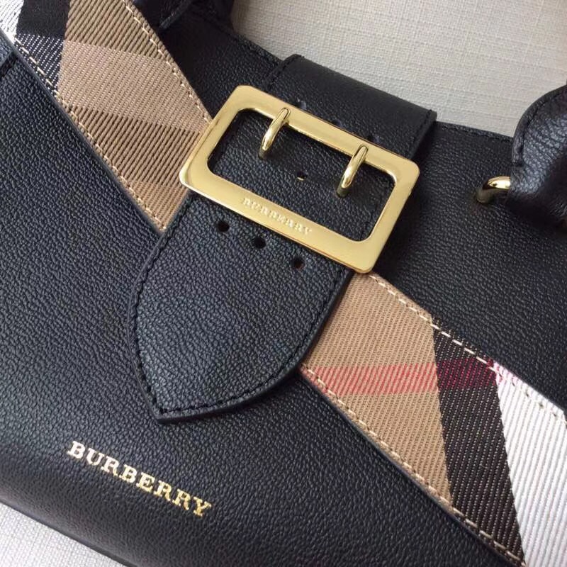 Burberry巴寶莉 專櫃新款 小號 翻蓋金屬帶扣 手提肩背包 黑色￥1880.00的图片-高仿博柏利包包Burberry巴寶莉、高仿博柏利女包Burberry巴寶莉