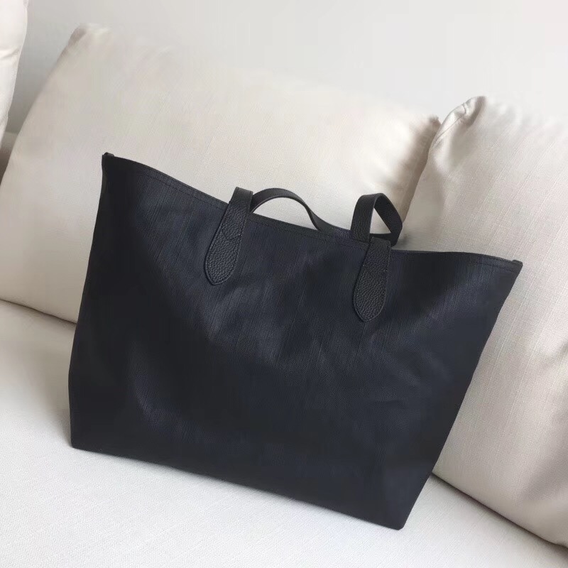 Burberry巴寶莉 手提包 塗鴉印花 Canvas 格紋 雙面購物袋 黑色￥1480.00的图片-高仿博柏利包包Burberry巴寶莉、高仿博柏利女包Burberry巴寶莉