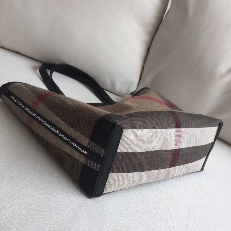 Burberry巴寶莉 手提包 塗鴉印花 Canvas 格紋 雙面購物袋 啡色￥1480.00的图片-高仿博柏利包包Burberry巴寶莉、高仿博柏利女包Burberry巴寶莉