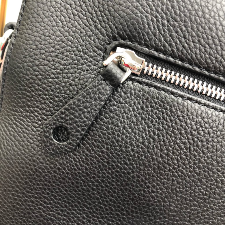 巴寶莉官網Burberry男士公文包壓花徽章正品刻模￥1980.00的图片-高仿博柏利包包Burberry巴寶莉、高仿博柏利男包Burberry巴寶莉