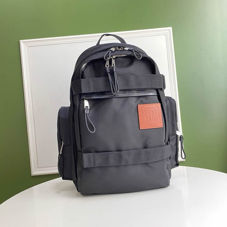 原單Burberry巴寶莉皮革飾牌裝飾品牌專屬標識圖案尼龍雙肩包￥1480.00的图片-高仿博柏利包包Burberry巴寶莉、高仿博柏利男包Burberry巴寶莉