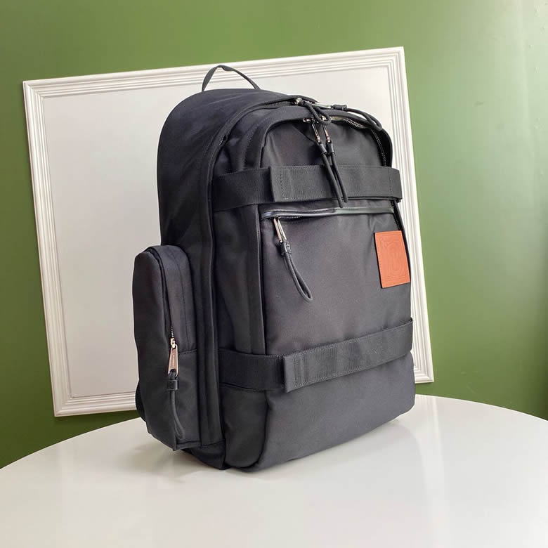 原單Burberry巴寶莉皮革飾牌裝飾品牌專屬標識圖案尼龍雙肩包￥1480.00的图片-高仿博柏利包包Burberry巴寶莉、高仿博柏利男包Burberry巴寶莉