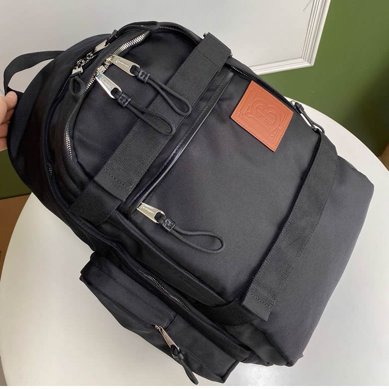 原單Burberry巴寶莉皮革飾牌裝飾品牌專屬標識圖案尼龍雙肩包￥1480.00的图片-高仿博柏利包包Burberry巴寶莉、高仿博柏利男包Burberry巴寶莉