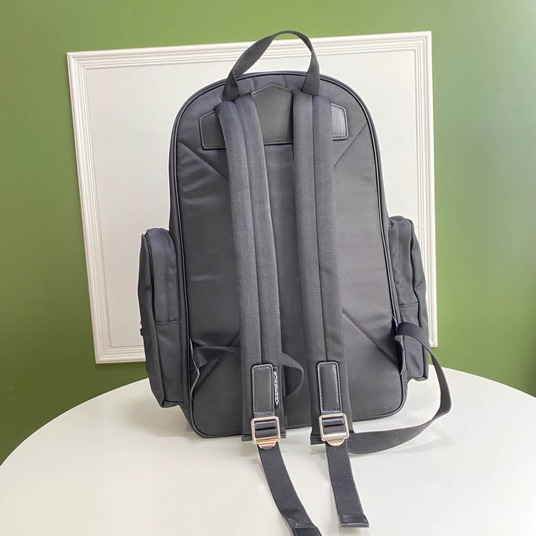 原單Burberry巴寶莉皮革飾牌裝飾品牌專屬標識圖案尼龍雙肩包￥1480.00的图片-高仿博柏利包包Burberry巴寶莉、高仿博柏利男包Burberry巴寶莉