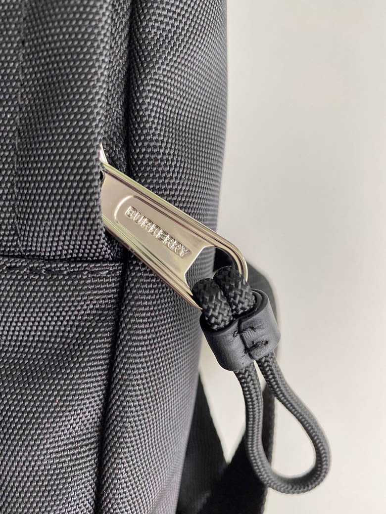 原單Burberry巴寶莉皮革飾牌裝飾品牌專屬標識圖案尼龍雙肩包￥1480.00的图片-高仿博柏利包包Burberry巴寶莉、高仿博柏利男包Burberry巴寶莉