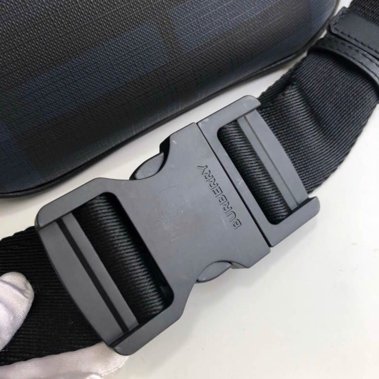 復刻Burberry巴寶莉腰包新款裝飾London格紋男士胸包¥980.00的图片-高仿博柏利包包Burberry巴寶莉、高仿博柏利男包Burberry巴寶莉 復刻Burberry巴寶莉腰包新款裝飾London格紋男士胸包¥980.00的图片-高仿博柏利包包Burberry巴寶莉、高仿博柏利男包Burberry巴寶莉