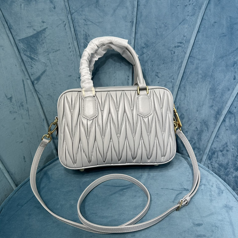 MiuMiu新品too pretty保齡球手袋5BB124￥1680.00的图片-高仿繆繆包包MiuMiu
