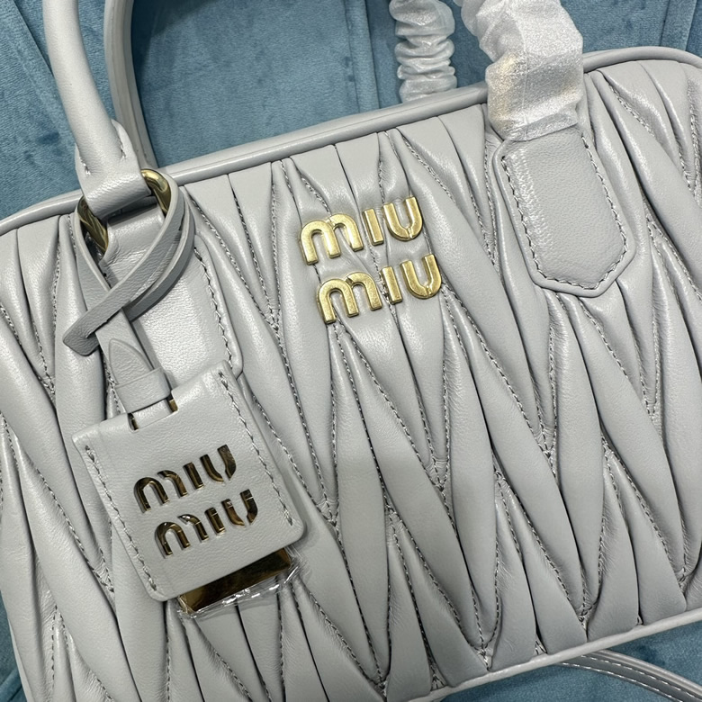 MiuMiu新品too pretty保齡球手袋5BB124￥1680.00的图片-高仿繆繆包包MiuMiu