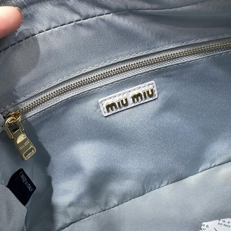 MiuMiu新品too pretty保齡球手袋5BB124￥1680.00的图片-高仿繆繆包包MiuMiu